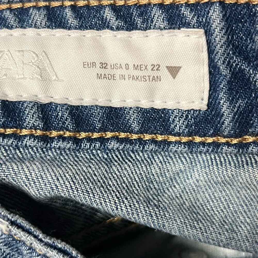 Zara Women's‎ Blue Distressed Denim Jeans USA 0 / EUR 32 NWT